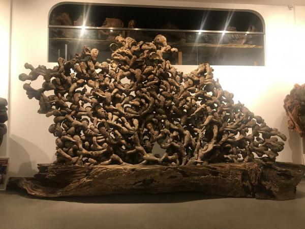 根雕的個性藝術，意達充分展示根雕的魅力不凡
