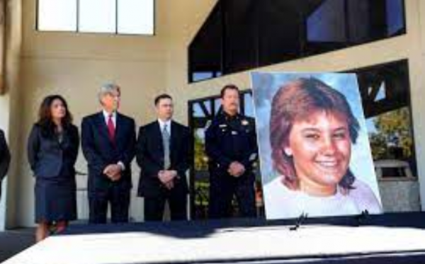 1984年美國14歲女孩身中44刀，錢包掛在三米樹上，因一個眼神遇害