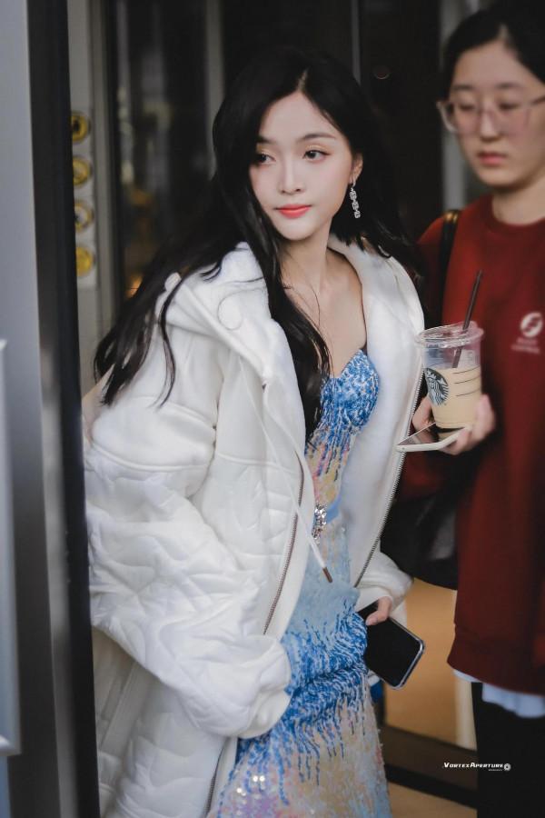 吳宣儀金雞獎贏麻了！仙女拿著仙女棒