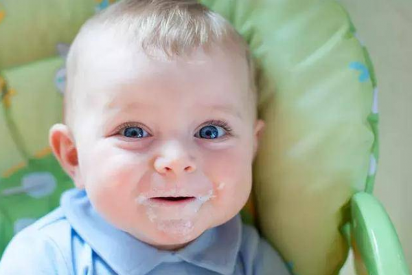 簡單的衝奶粉也藏著大學問，細節沒做到位，會給餵養“加難度”