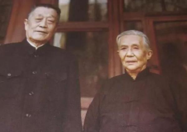 杜聿明被俘後，女兒留學美國嫁給楊振寧，兒子因交不起學費自殺