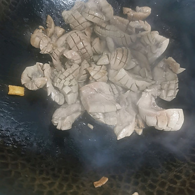 色香味俱全，米飯配爆炒腰花，下飯絕殺