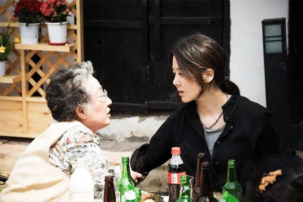 當代年輕人的“雲陪伴”：給父母裝監控