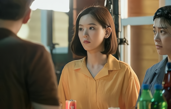 同齡閨蜜一個19歲生娃，一個30歲生娃，35歲相見，簡直是天壤之別