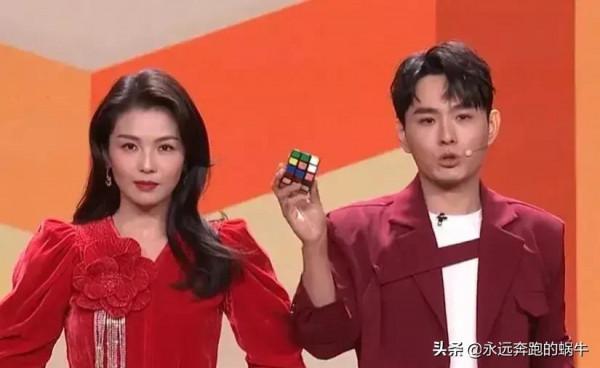 春晚鄧男子的魔術《迎春納福》，劉濤和賈乃亮到底是不是託？