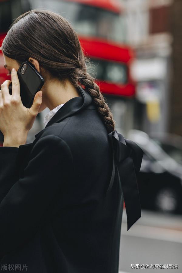 第一次看劉詩詩扎麻花辮,少女感“營業”的她,是被楊冪傳染了? 第一次看劉詩詩扎麻花辮,少女感“營業”的她,是被楊冪傳染了?