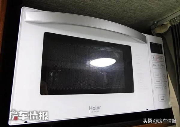 新款豐田房車，麵包車外觀不到5米長省油好開，3口人旅行也能住下