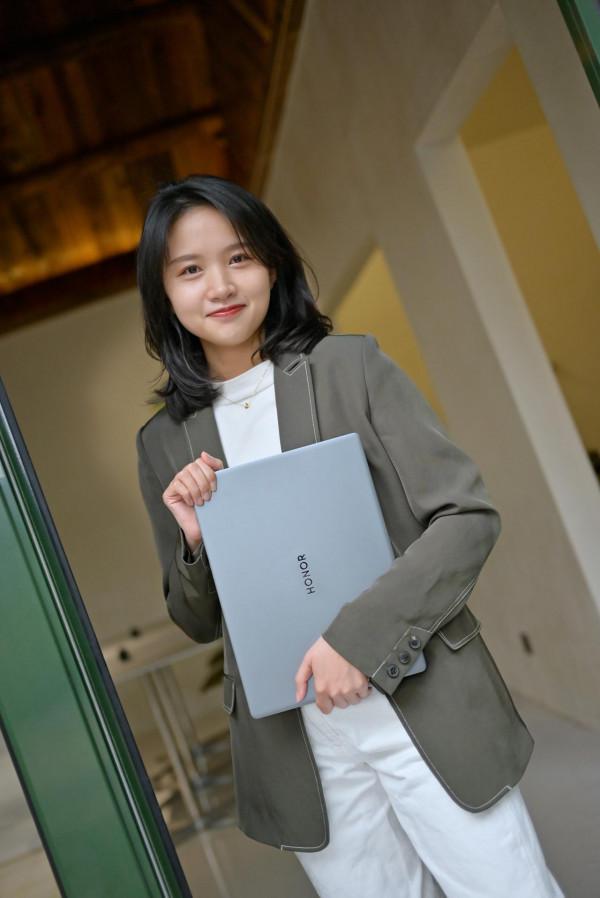 iPhone 13 Pro拍人像表現如何？依然不是很討喜，比微單相去甚遠