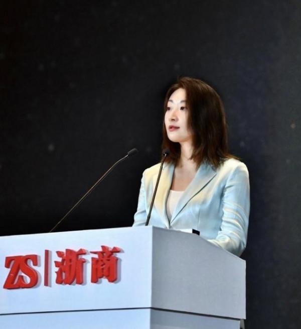 娃哈哈公主宗馥莉：身價800億40歲還單身，成父親宗慶後的心病