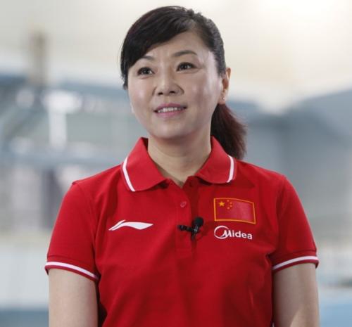 陳艾森公主抱杏哥,樊振東也要抱卻被陳藝文搶走,周繼紅最寵杏哥 陳艾森公主抱杏哥,樊振東也要抱卻被陳藝文搶走,周繼紅最寵杏哥