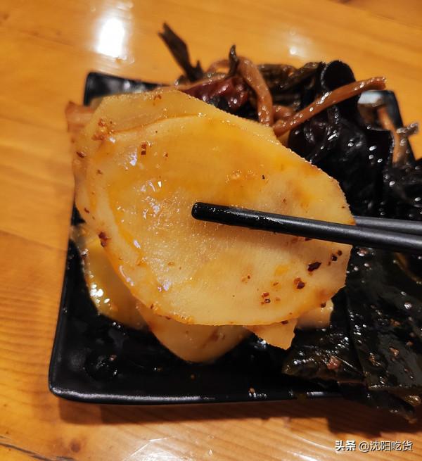 在米線店被鴨子圈粉了,鴨血粉絲和麻辣鴨貨都比米線有特色的 在米線店被鴨子圈粉了,鴨血粉絲和麻辣鴨貨都比米線有特色的