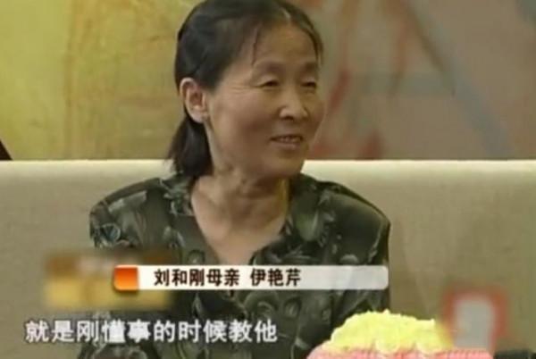 歌唱家劉和剛:農村小子娶世界小姐,父母與岳父母同屋簷安享晚年 歌唱家劉和剛:農村小子娶世界小姐,父母與岳父母同屋簷安享晚年