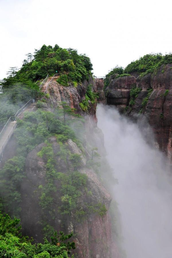 雲霧繚繞大山仙境圖片，唯美的意境，一起感受山水風景的壯美