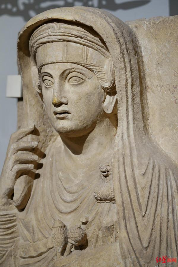 記賬本、畫眼線、蛋糕裙……這場展覽把古敘利亞搬來了成都