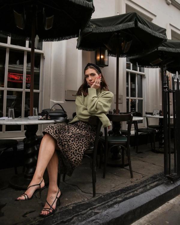 忘掉香芋紫!下半年這個顏色超級火,誰先穿誰高階 忘掉香芋紫!下半年這個顏色超級火,誰先穿誰高階