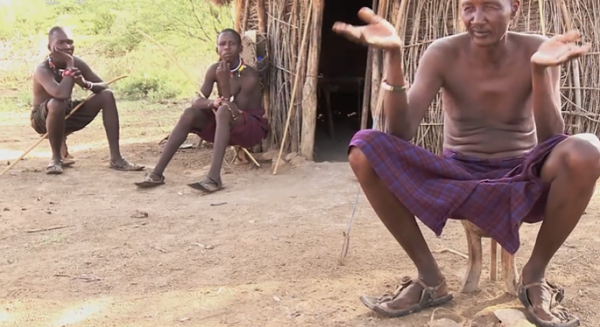 非洲原始部落:這群人結婚彩禮要給20頭牛加20只羊,你覺得多嗎? 非洲原始部落:這群人結婚彩禮要給20頭牛加20只羊,你覺得多嗎?