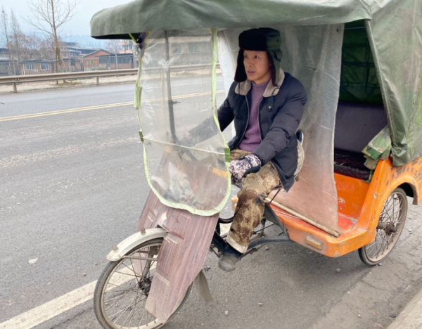 當兵3年，退役後幹28年裝卸工，2019年憑啥能參加國防記者會？