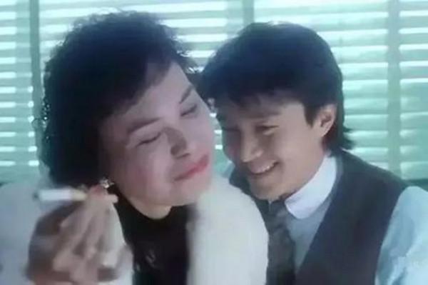 周星馳黃金搭檔大病後首現身!與薛家燕共慶中秋,滿身珠寶顯富貴 周星馳黃金搭檔大病後首現身!與薛家燕共慶中秋,滿身珠寶顯富貴