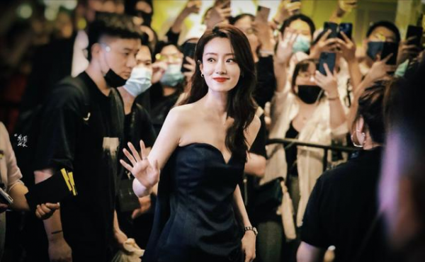 相比吳謹言小瀋陽的“趁熱打鐵”,張小斐才是真正的“人間清醒” 相比吳謹言小瀋陽的“趁熱打鐵”,張小斐才是真正的“人間清醒”