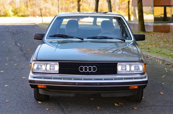 奧迪A6真正的鼻祖,儲存完好的1980年奧迪5000 S柴油版 奧迪A6真正的鼻祖,儲存完好的1980年奧迪5000 S柴油版