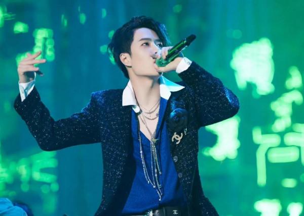 王一博《無感》現場版高畫質桌布