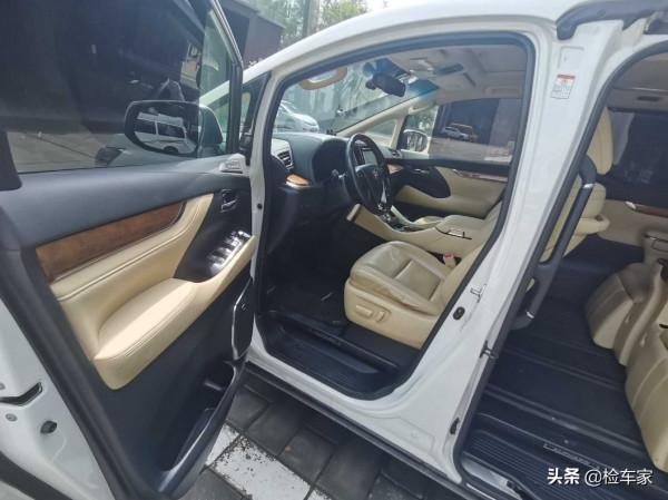 有錢人標配，加價擋不住，82萬提臺開了五年的豐田埃爾法值不值？