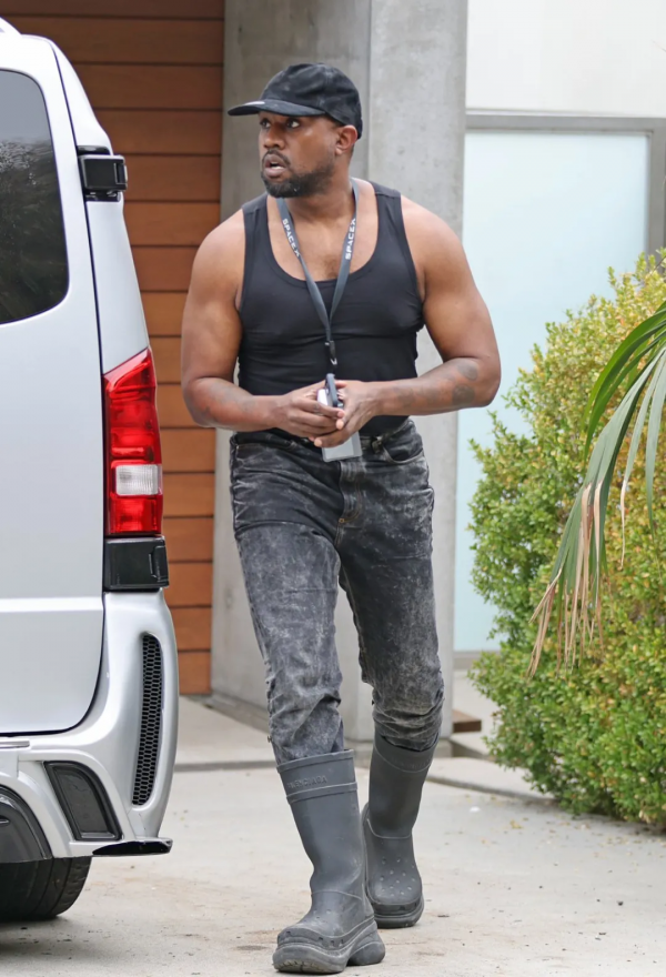 比伯，jennie 上腳全新YEEZY，親身示範“無效穿搭”