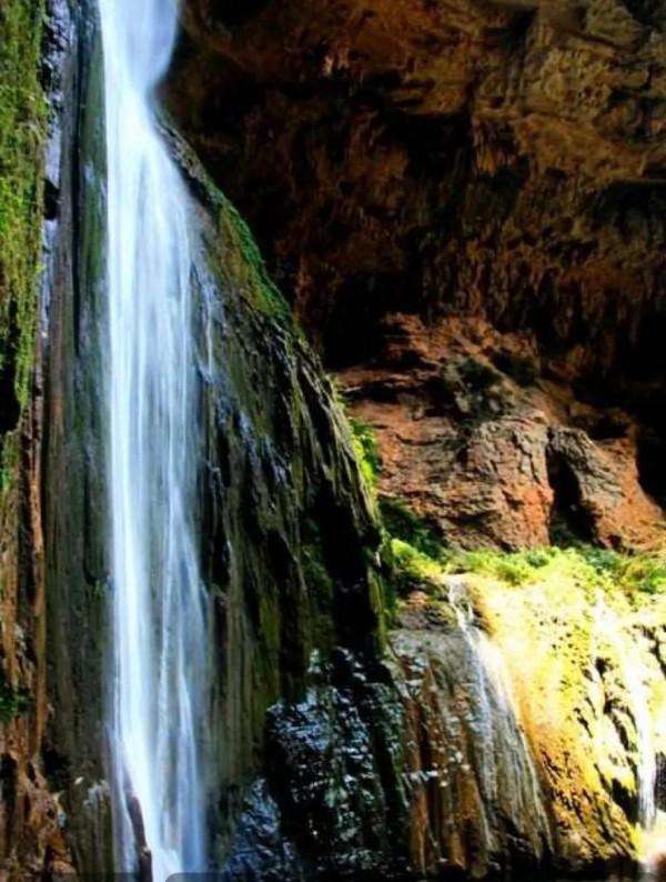 天然瀑布——石柱溝