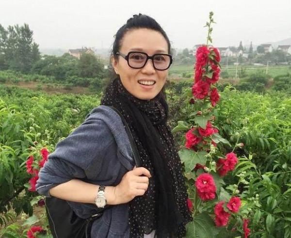 吳瓊比老公大15歲，儘管沒有孩子，生活低調又幸福