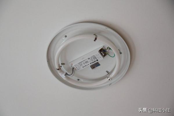 支援米家APP遙控，還能模擬日出日落，體驗Yeelight朧月吸頂燈