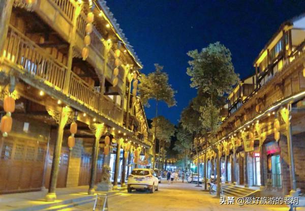 曾經遊人如織的四川古鎮,300家飯店賓館,如今街道上游客稀少 曾經遊人如織的四川古鎮,300家飯店賓館,如今街道上游客稀少