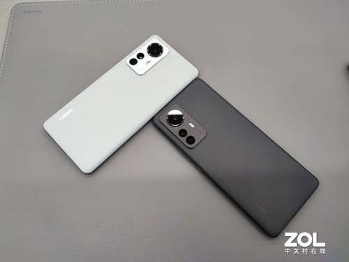 連夜蹲點小米之家，只為拍到小米12上手圖賞