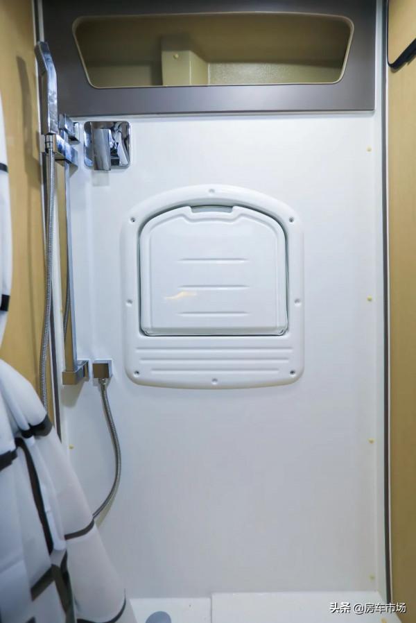 5米4福特汽油房車，自動擋環形客廳，適合夫妻自駕有超長回廠質保