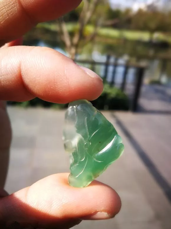 木頭居然能變成玉石！還標價10億人民幣？