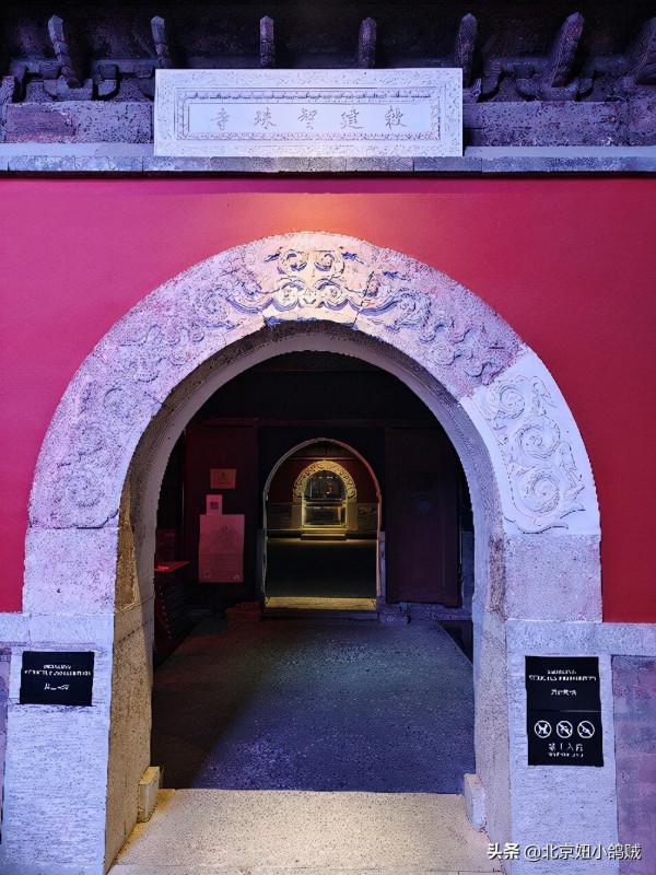 在故宮角樓旁邊的衚衕深處，藏著一家高檔西餐！人均千元