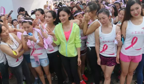 明星和素人、網紅的合照,誰贏了? 明星和素人、網紅的合照,誰贏了?