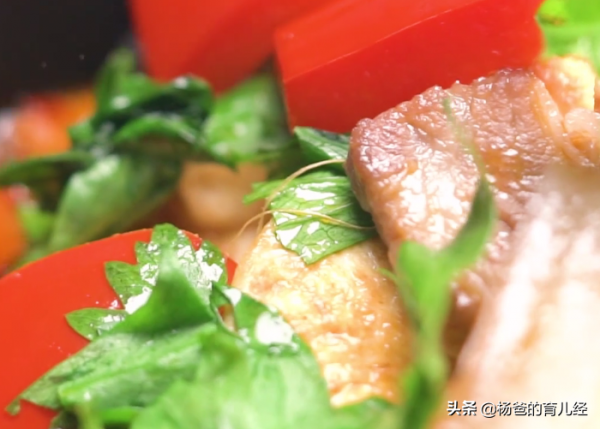 五花肉這樣吃太美味,搭配芹菜和豆腐,營養又解饞,孩子特愛吃 五花肉這樣吃太美味,搭配芹菜和豆腐,營養又解饞,孩子特愛吃