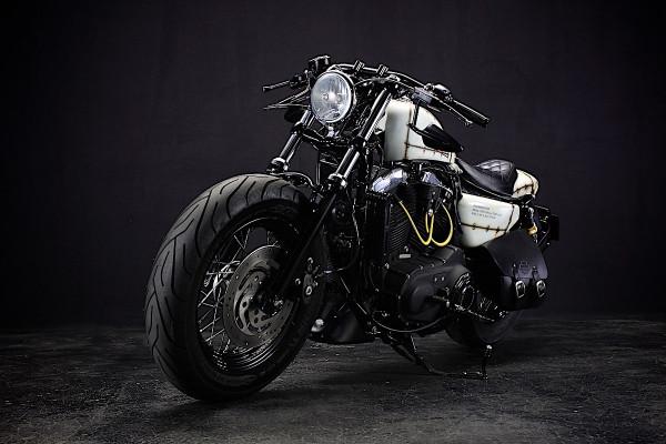 日本人將一輛哈雷&period;戴維森改裝成一輛&OpenCurlyDoubleQuote;破車&rdquo;，但卻酷斃了