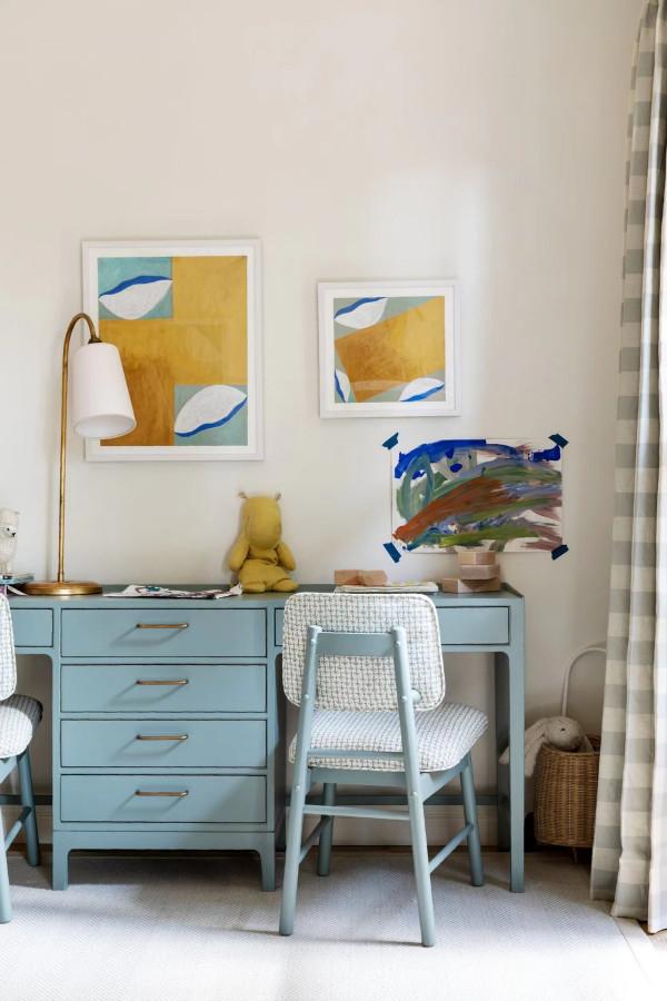 輕鬆自然的淺色調住宅，寬敞明亮很宜居，擁有的舒適度獨樹一幟