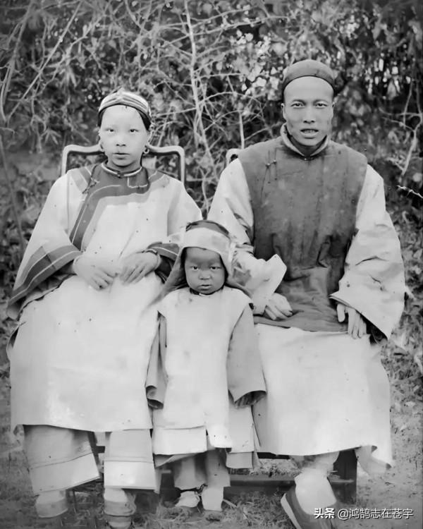 晚清老照片:青樓女子替闊少打麻將,地主婆趴在墳前號啕大哭 晚清老照片:青樓女子替闊少打麻將,地主婆趴在墳前號啕大哭