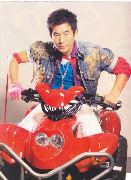 任賢齊：落魄時靠借錢度日，成名後帶妻兒和父母回湖北武漢尋根