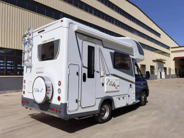 超大投影秒變家庭影院:寬大V8 plus 實用兼具高顏值 大家庭舒心選擇 超大投影秒變家庭影院:寬大V8 plus 實用兼具高顏值 大家庭舒心選擇