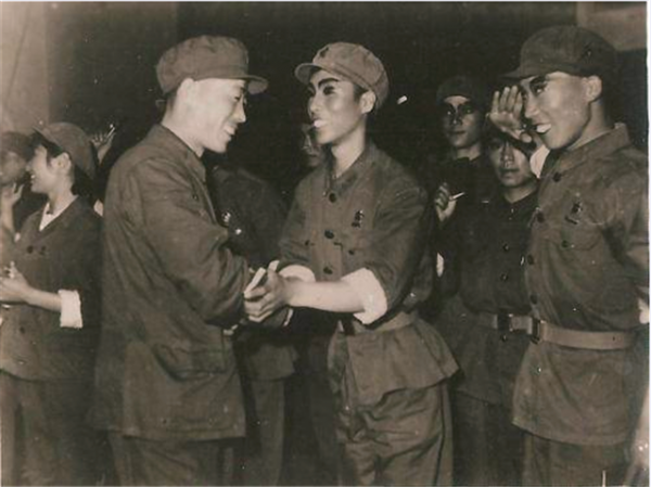 他是原瀋陽軍區副司令,20歲參軍,28歲獲一等功,1977年卻被免職 他是原瀋陽軍區副司令,20歲參軍,28歲獲一等功,1977年卻被免職