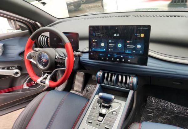 比亞迪新款SUV內飾曝光，全新設計風格，造型很前衛時尚