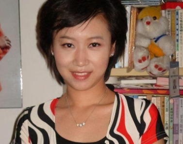 著名主持人魏笑,25歲僅當36小時新娘不幸離世,丈夫為愛至今不娶 著名主持人魏笑,25歲僅當36小時新娘不幸離世,丈夫為愛至今不娶
