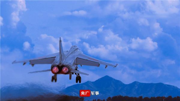 向戰而飛！海軍航空兵開展跨晝夜飛行訓練