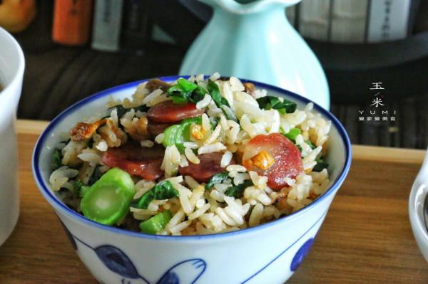 入冬後，不管有錢沒錢都要吃頓菜飯，飯菜一鍋出，做法簡單味道好
