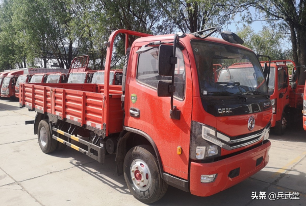 非洲“中械”部隊亮相？東風輕卡遠端機動，89式重機槍火力支援