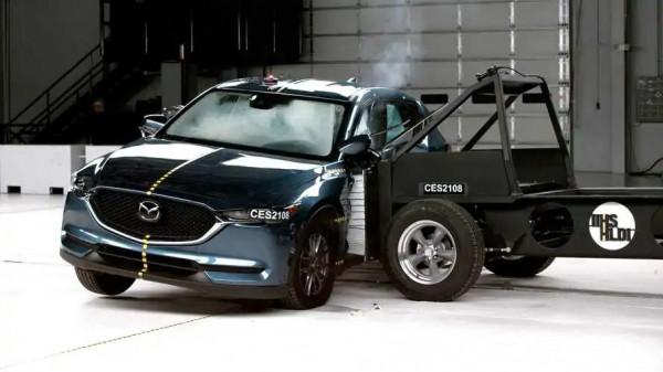 在IIHS新的側面碰撞測試中，20款緊湊型SUV中馬自達CX-5表現最好