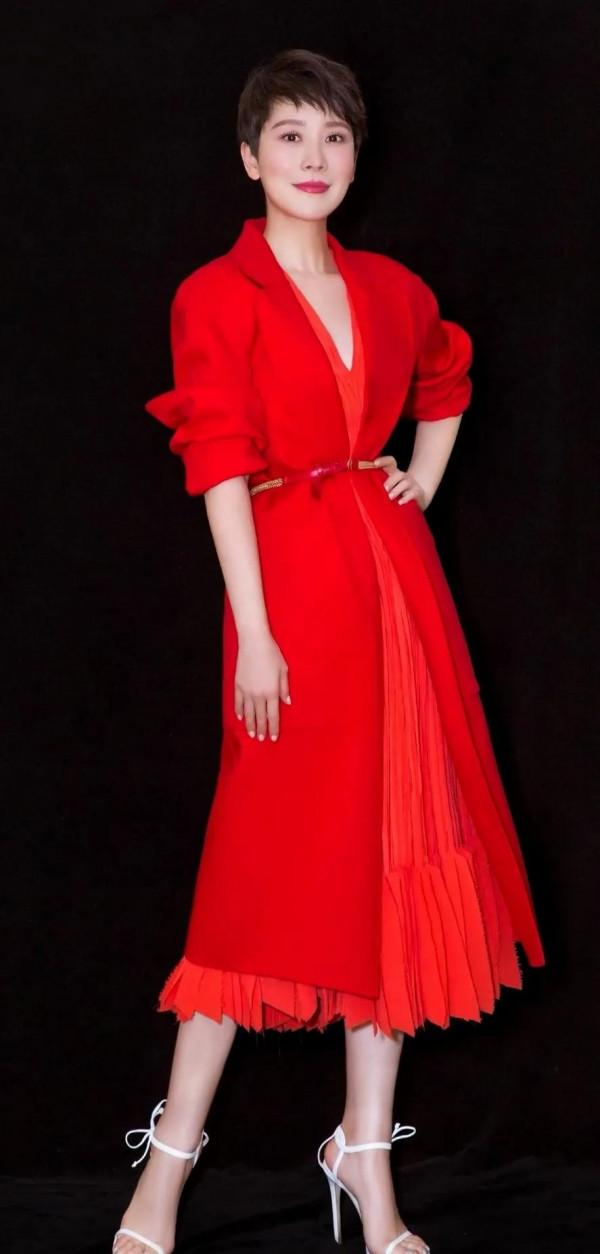 有喜歡海清的嗎?瀟灑的短髮造型和馬伊琍有得一拼 有喜歡海清的嗎?瀟灑的短髮造型和馬伊琍有得一拼